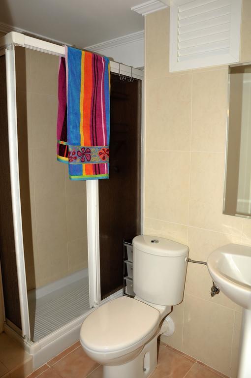 S'Arenal Apartments Portinatx Rom bilde