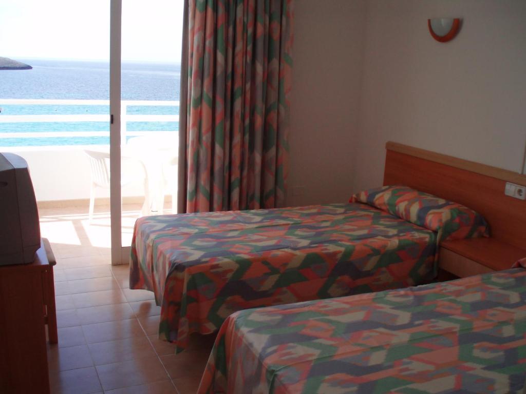 S'Arenal Apartments Portinatx Rom bilde