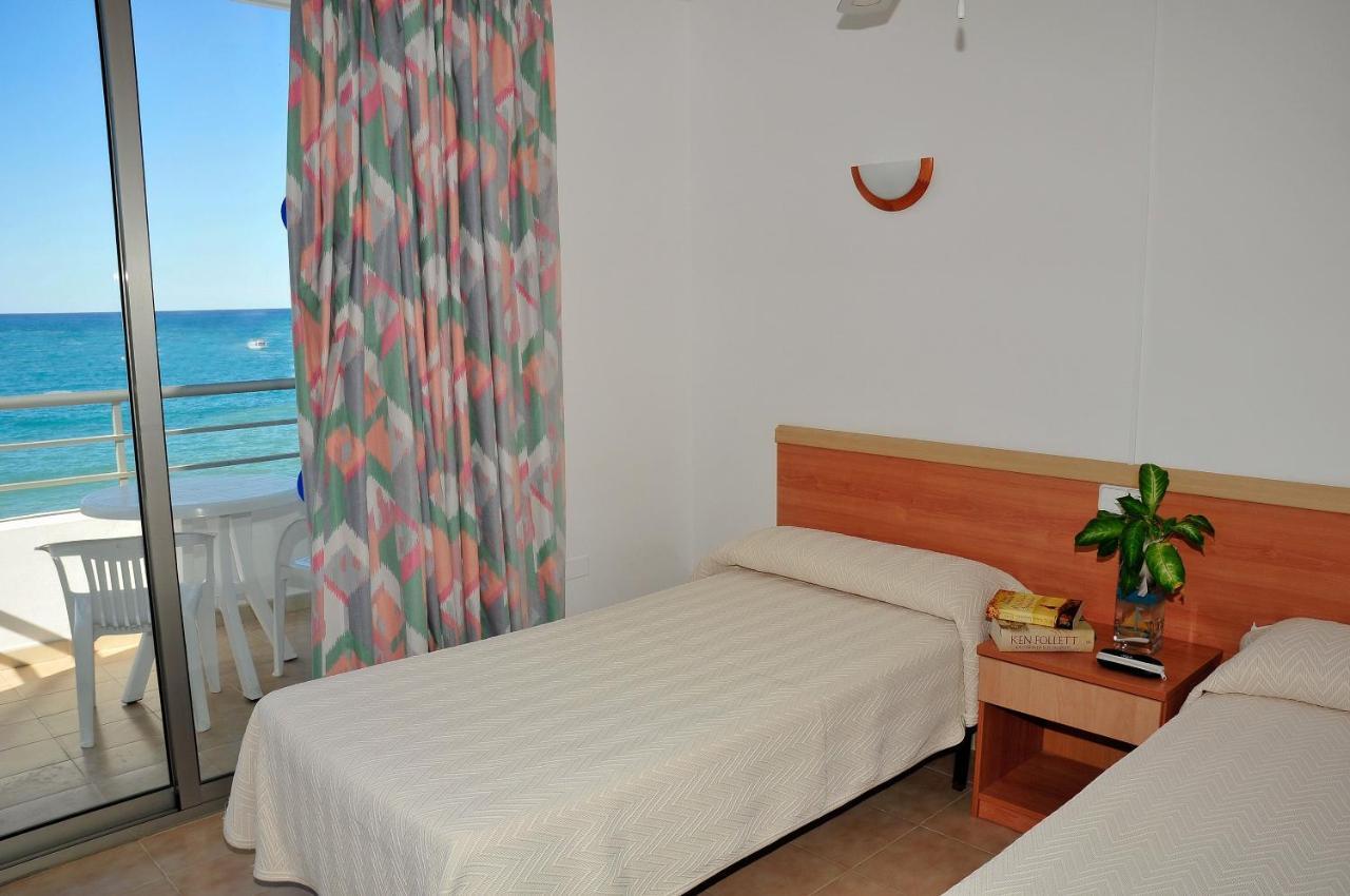 S'Arenal Apartments Portinatx Rom bilde