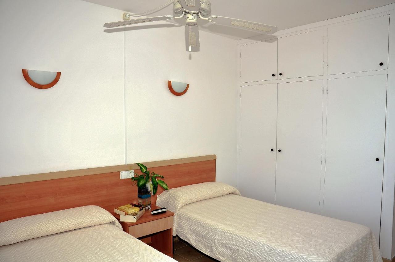S'Arenal Apartments Portinatx Rom bilde